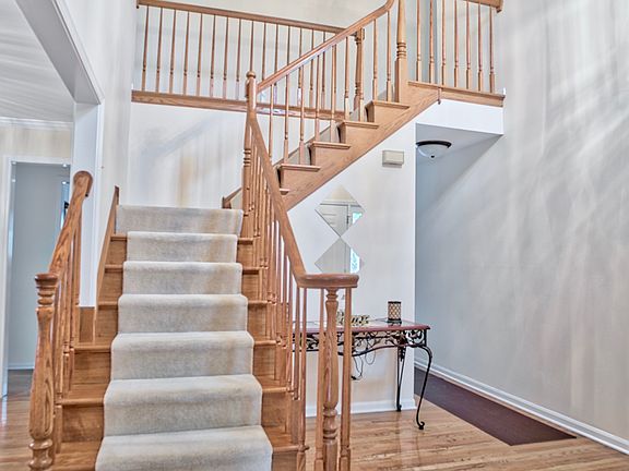 3rd image of 61 Brook Hill Ln