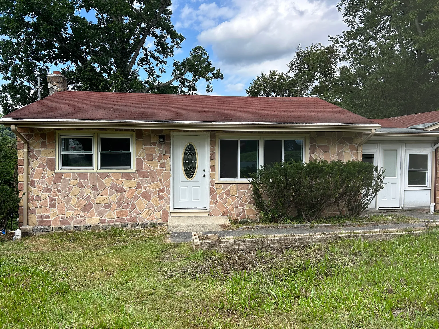 4 bed, $3,800 — Photo 2