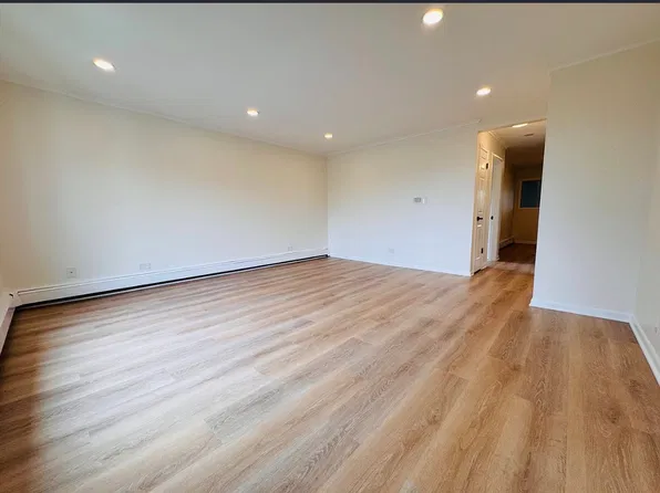 7061 170th St APT 1W, Tinley Park, IL 60477