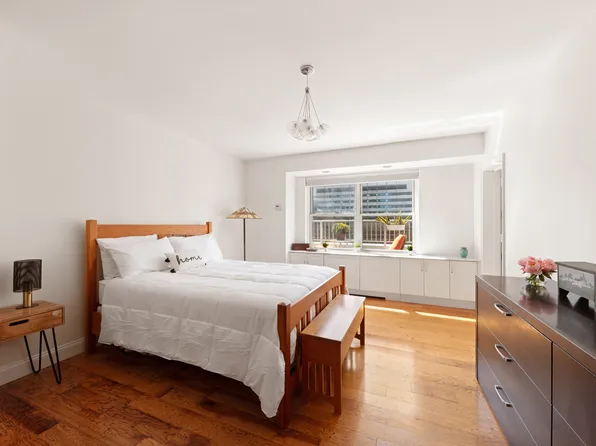 420 East 72nd Street image 4 of 8