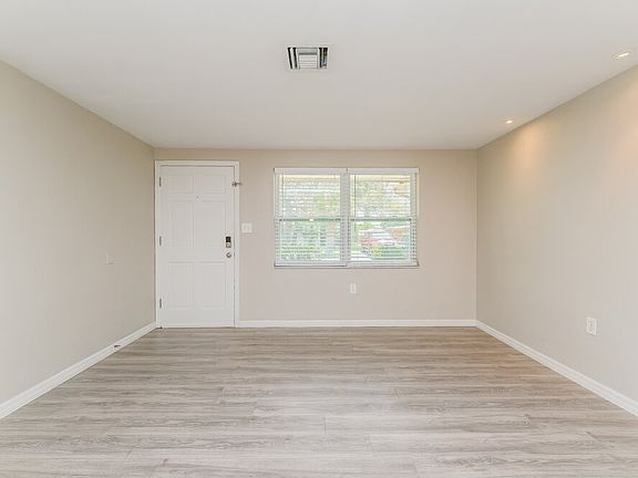5th image of 1327 Dartmouth Dr