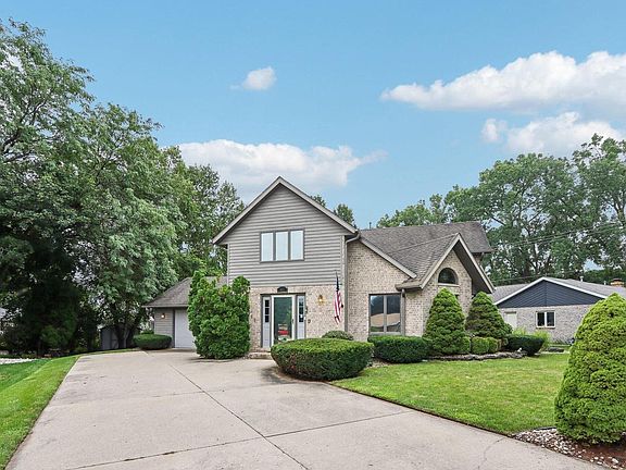 3rd image of 432 Jennifer AVENUE