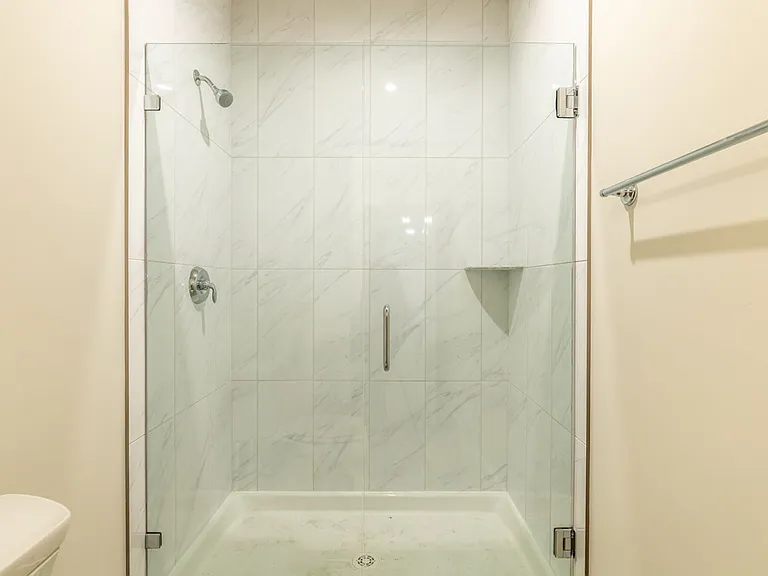 1135 Rose Hill Dr — Photo 23