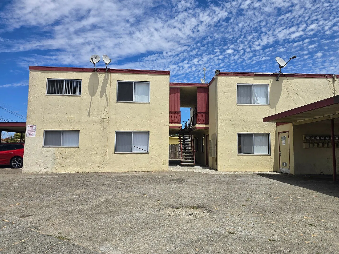 Broadway 1205 — Photo 1