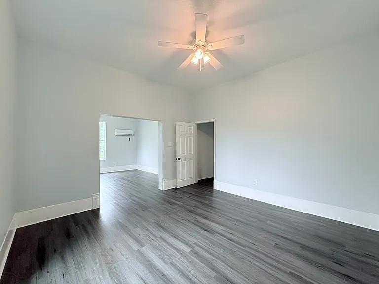 1326 W Sears St — Photo 9