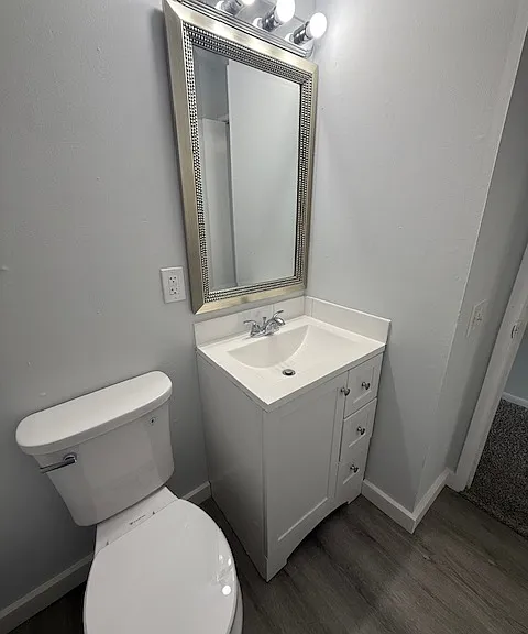 11 N Riley St — Photo 3