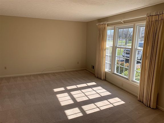 4th image of 107 Whispering Hills Blvd