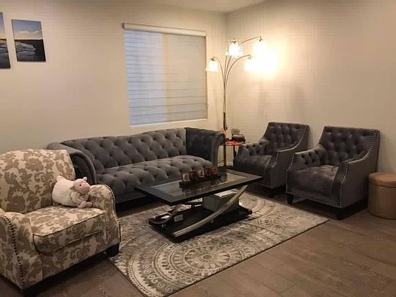 3rd image of 550 Moonlight Dr