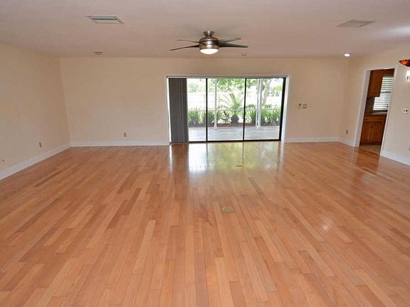 4th image of 750 SE Hidden River Dr