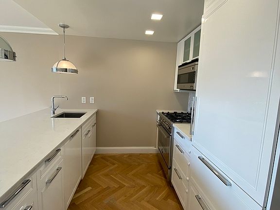 2nd image of 305 E 86th St #11JE