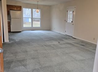 427 S Palmers Chapel Rd, Cottontown, TN 37048