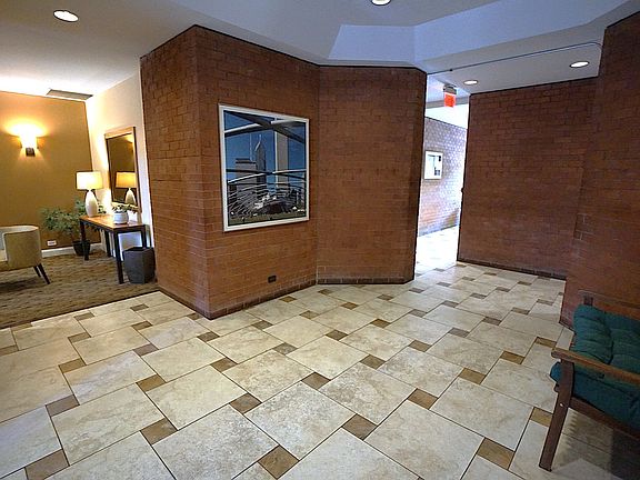 4th image of 901 S Plymouth Ct APT 1604