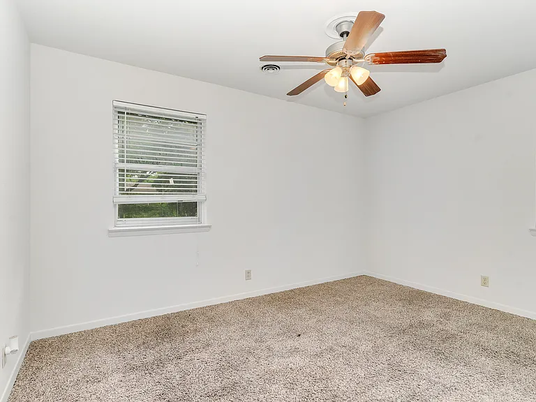 4716 Fawn Dr — Photo 11
