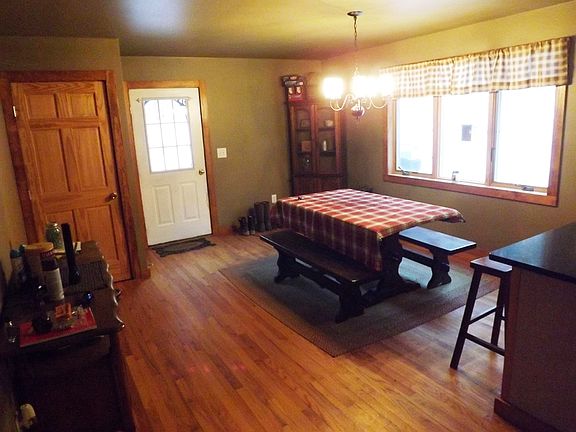 3rd image of 100 Barkley Ln