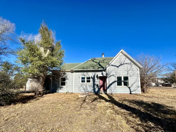 504 W 10th St, Goodland, KS 67735