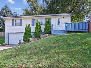 1195 Lindale Dr, Marion, IA 52302