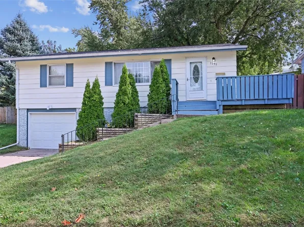 1195 Lindale Dr, Marion, IA 52302