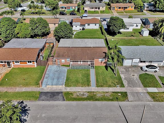 4th image of 2821 NW 209th Ter