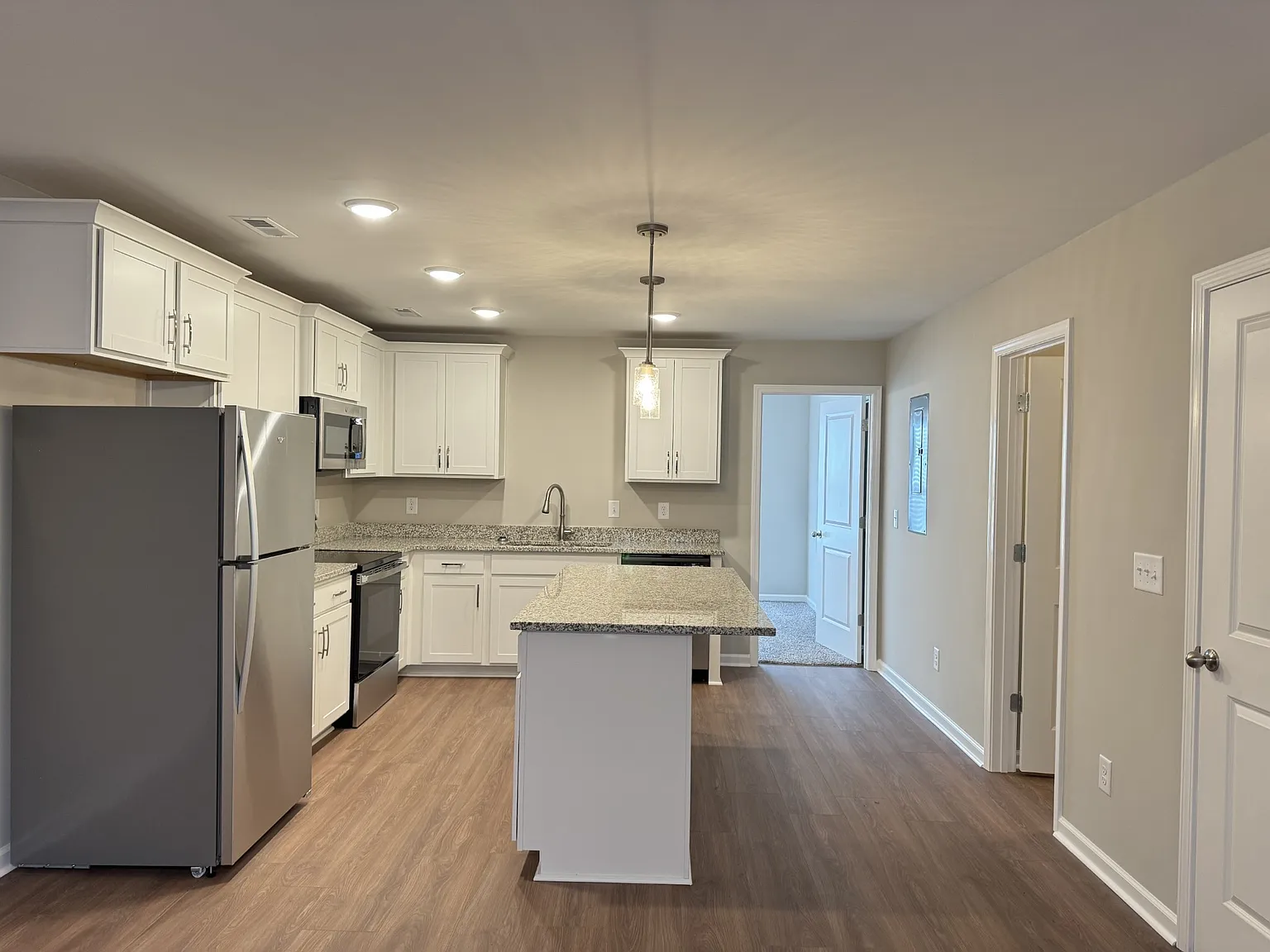 3 bed, 3.5 bath, 1600 sqft, $1,495 — Photo 4