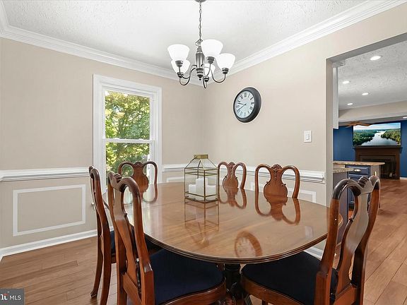 3rd image of 9533 Red Apple Ln