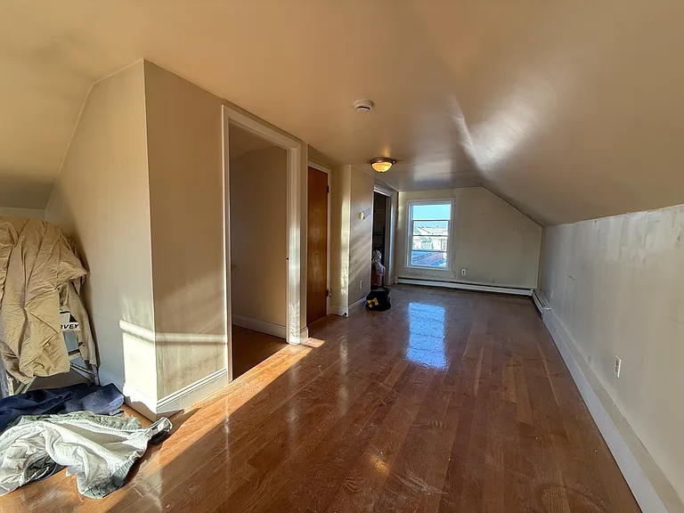 59 Waverly St — Photo 4