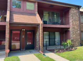23777 Village House Dr S APT 4B, Southfield, MI 48033