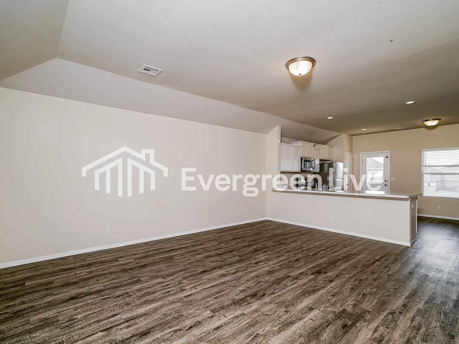 3 bed, 2.0 bath, 1399 sqft, $1,495 — Photo 3