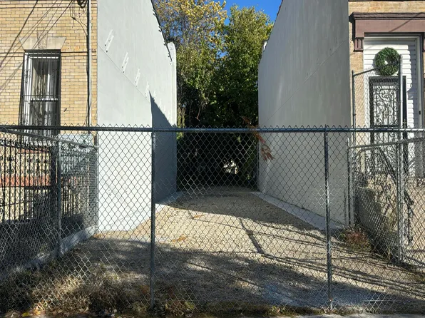 491 Warwick St, Brooklyn, NY 11207