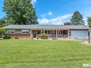 9 Glenwood Ln, Chatham, IL 62629