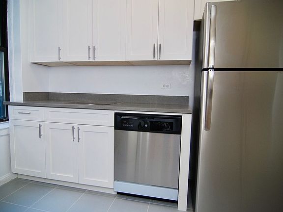 3rd image of 405 W 45th St APT 4A