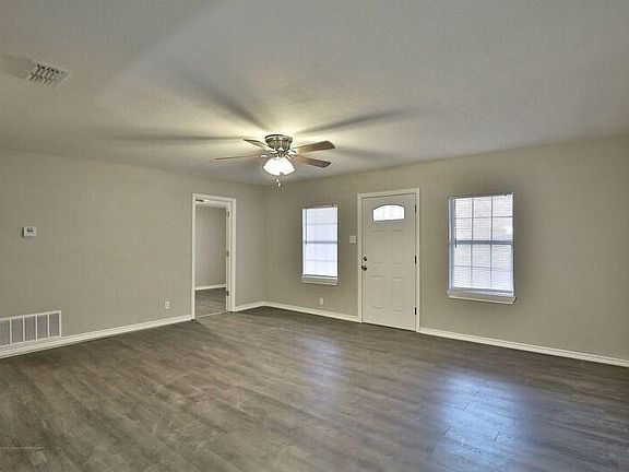 4th image of 1010 Shelton St