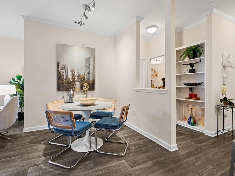 Alden Place at South Square — Photo 12