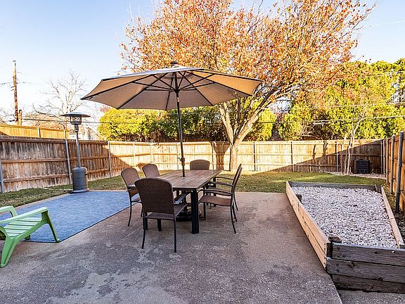 4th image of 9806 Queenswood Ln