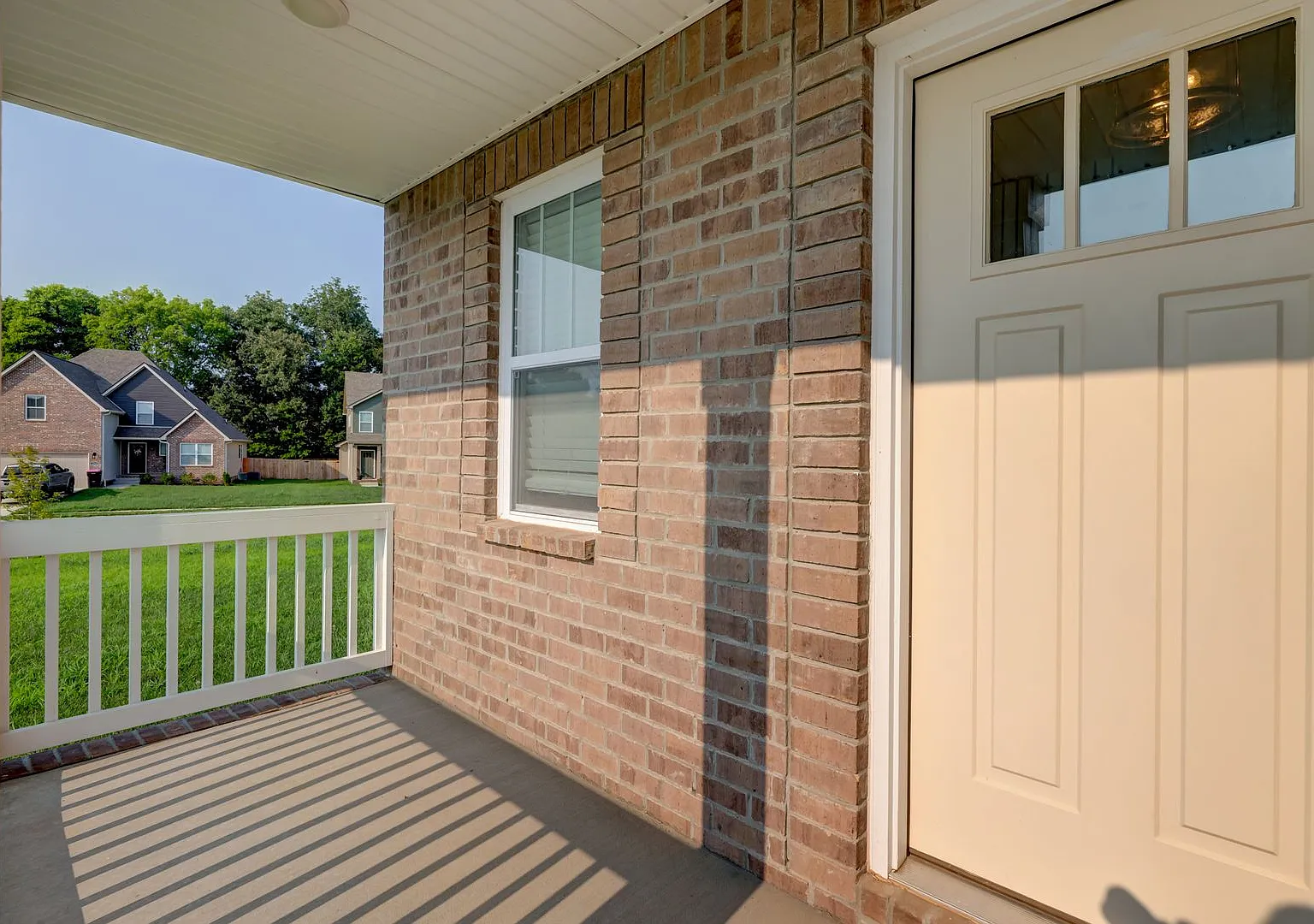 What a floor plan!! Like new and ready for you! — Photo 2