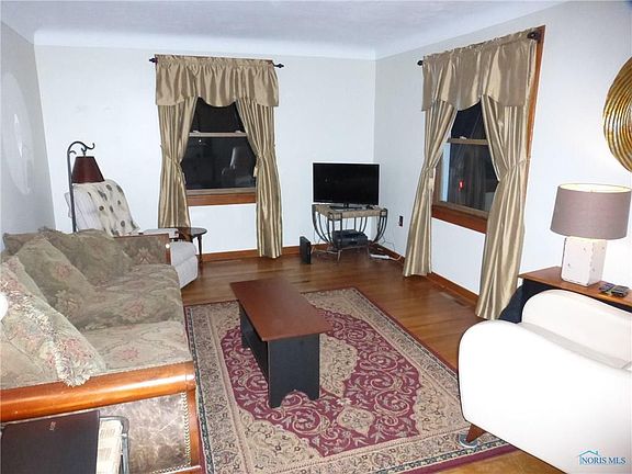 5th image of 509 W Lynn St