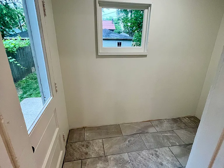 1125 Allen St — Photo 16
