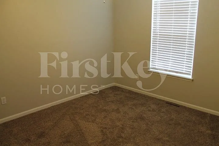 619 N Crest Dr — Photo 12