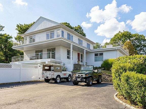 3rd image of 44 Seabury Point Rd