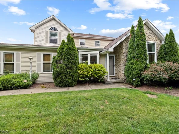 807 Timberlake Trail Dr, Brunswick, OH 44212