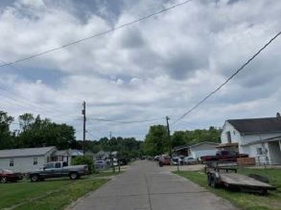 Exterior Neighborhood (street photo)