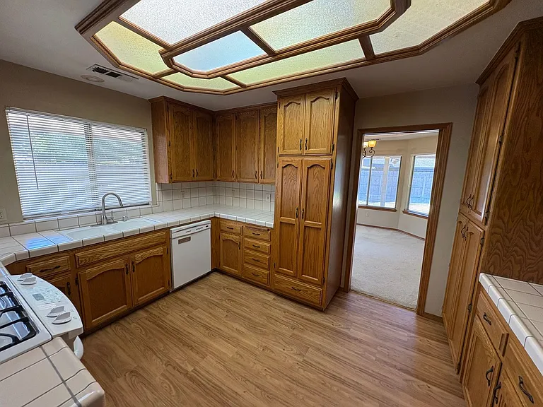 605 E Babcock Ave — Photo 30