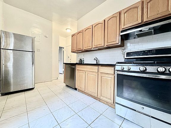 5th image of 652 W 163rd St APT 61