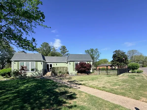 2402 Riverview Dr, Murfreesboro, TN 37129