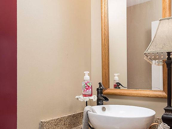 5th image of 317 Richardson Pl
