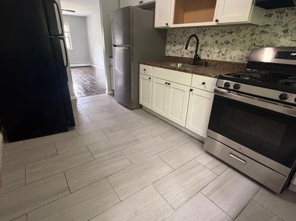 76 Revere St APT 2R