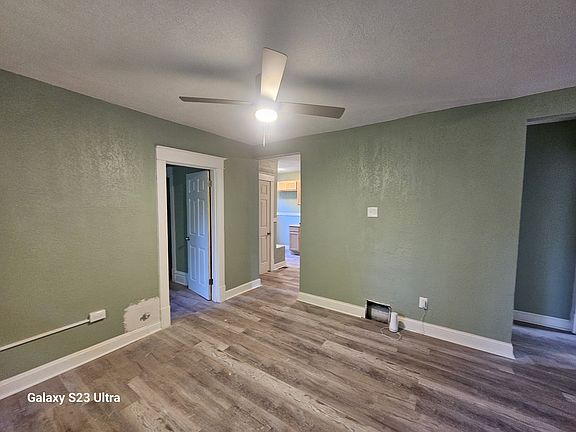 3rd image of 2140 Crescent Ave