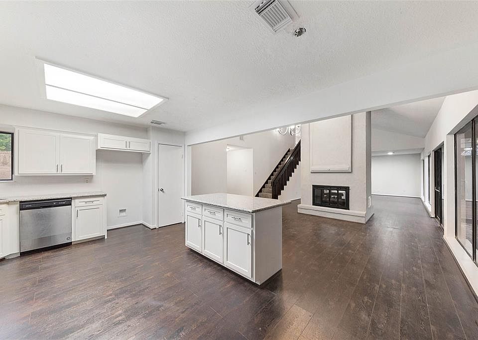1st image of 15107 Via Verde Dr