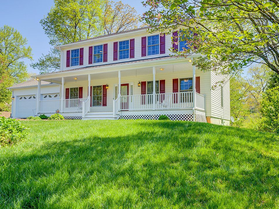 1st image of 32 Crestwood Dr