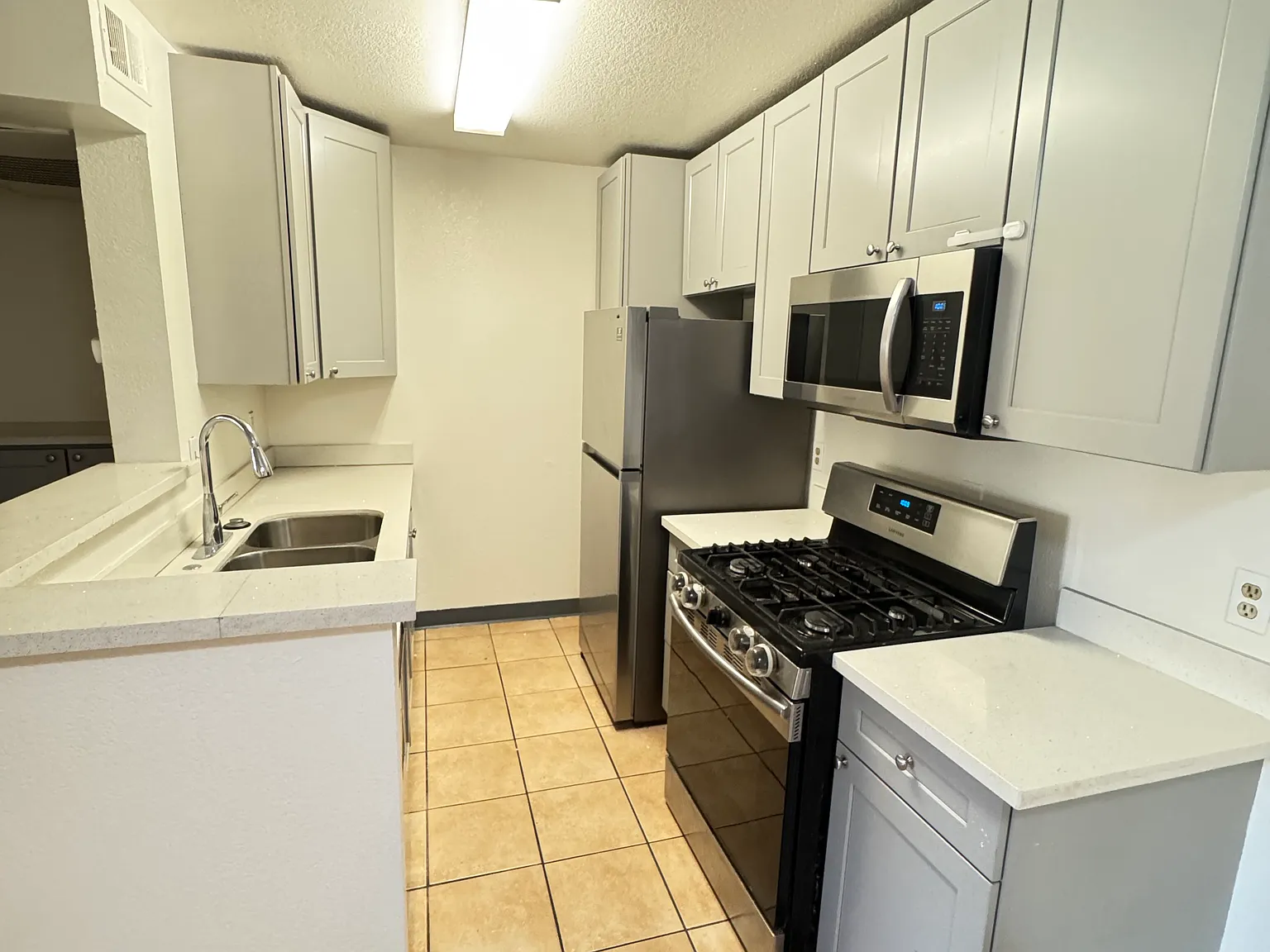 1 bed, 700 sqft, $2,000 — Photo 2