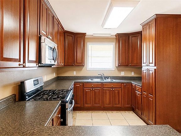 3rd image of 801 Kenney St
